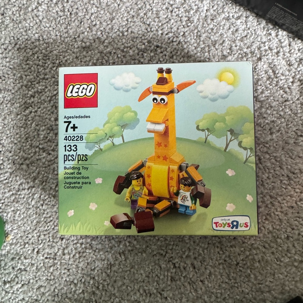 Lego Yellow Giraffe Building Set RETIRED factory sealed 40228